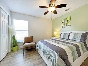 3 Schlafzimmer, Schreibtisch, Bügeleisen/Bügelbrett, WLAN