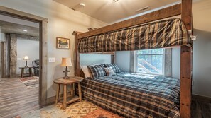 3 bedrooms, desk, iron/ironing board, free WiFi
