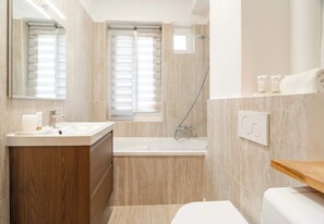 Bathtub, hair dryer, towels