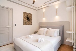 2 bedrooms, iron/ironing board, WiFi, bed sheets - Spacious family flat -  Eiffel Tower (Paris)