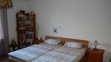1 bedroom, iron/ironing board, WiFi (free), bed sheets
