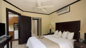 1 habitación, tabla de planchar con plancha y cuna de viaje