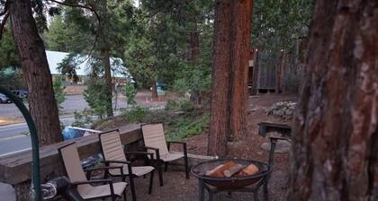This fourplex is a 1 bedroom(s), 1 bathrooms, located in Shaver Lake, CA.