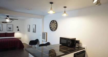 This fourplex is a 1 bedroom(s), 1 bathrooms, located in Shaver Lake, CA.