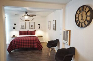 1 bedroom, desk, free WiFi, bed sheets