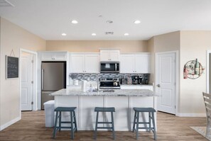 Fridge, microwave, oven, stovetop - Stunning Views + Hot Tub + Location! 2 bed/2 bath (Cottonwood)