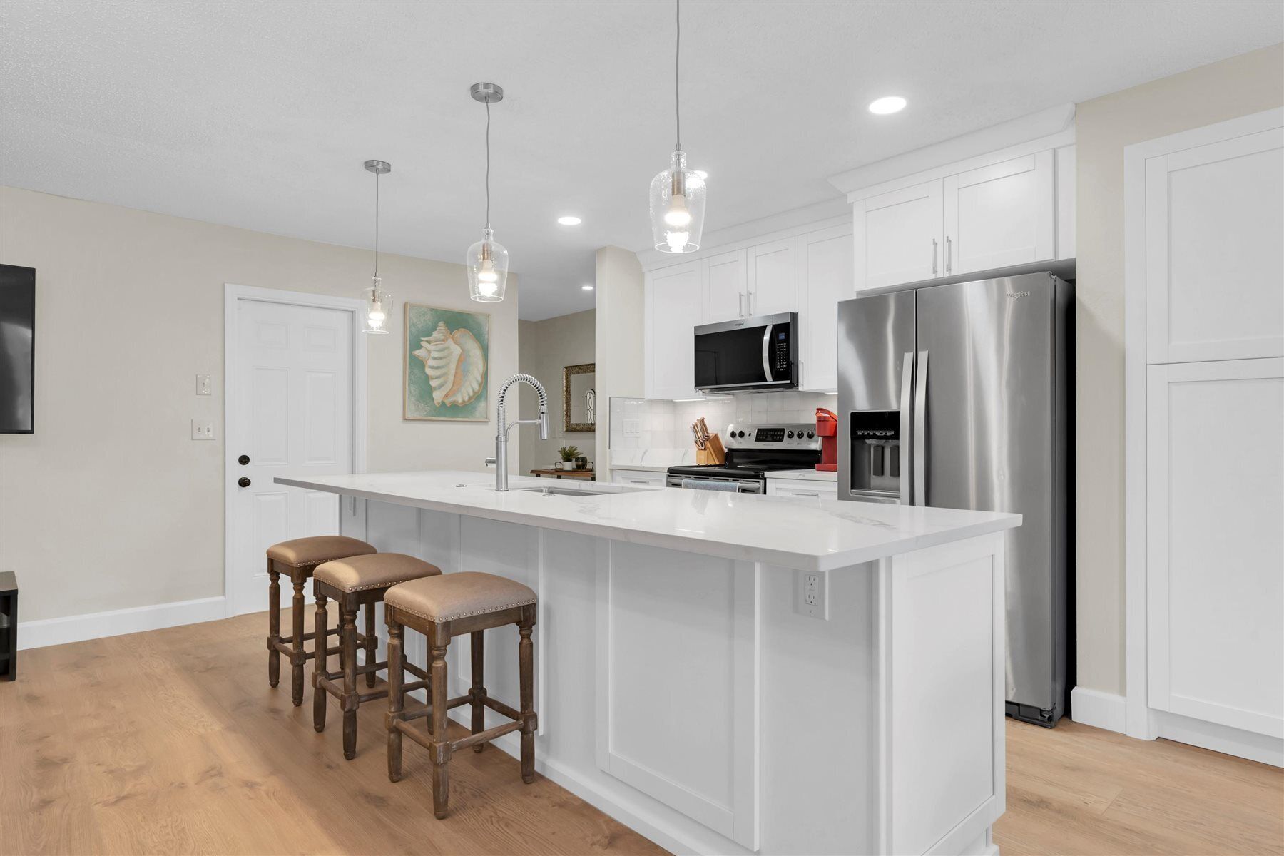 Refrigerador, microondas, horno, placa de cocina