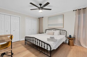3 Schlafzimmer, Schreibtisch, Bügeleisen/Bügelbrett, kostenloses WLAN