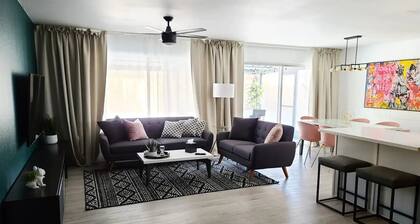 Stylish 3BR house next to Airport & Strip!