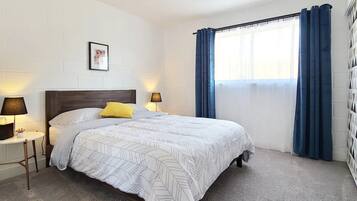 3 bedrooms, desk, iron/ironing board, free WiFi