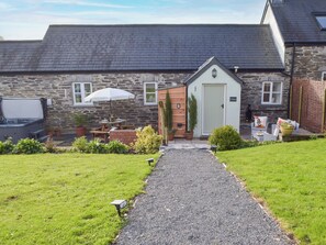 Outdoor dining - Picked for its character finish and rural setting. (Blaenwaun)