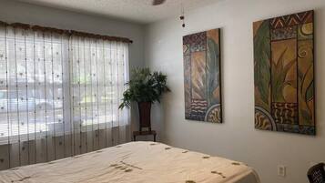 1 bedroom, desk, iron/ironing board, WiFi