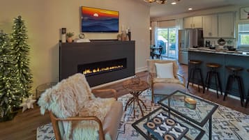 Smart TV, chimenea, videojuegos y futbolito