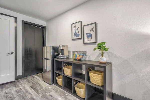 Interior - Oak Hills Loft! King Workspace w Scenic Views (Monument)