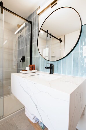 Designer toiletries, hair dryer, towels, soap - The Kiwi Motel (Lambton Shores)