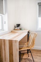 华丽客房, 1 张特大床 | 客房内保险箱、特色装修、熨斗/熨衣板、免费 WiFi