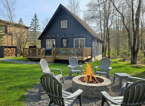 Cozy Modern Cabin • Private • Firepit • Grill • Walk to Arrowhead Lake