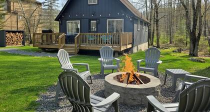 Cozy Modern Cabin • Private • Firepit • Grill • Walk to Arrowhead Lake