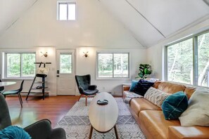 Smart TV, fireplace, books, music library - Hopskip Modern Chalet • Firepit • Gas Grill • Deck • Private • Walk to Lake (Pocono Lake)