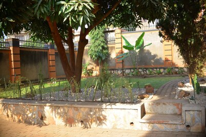 Cheerful 6 Family  bedroom home, Nile Estates Kiwatule, Balituma Zone, Kampala