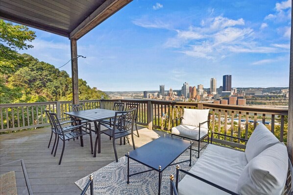Perfect view - Breathtaking View of Pittsburgh! 3bd, king suite! (Pittsburgh)