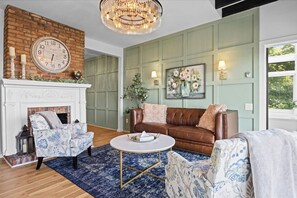 TV connectée, cheminée, jeux vidéo