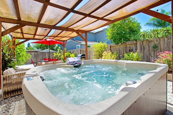 Outdoor spa tub