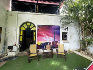 المنطقة المحيطة بالمنشأة