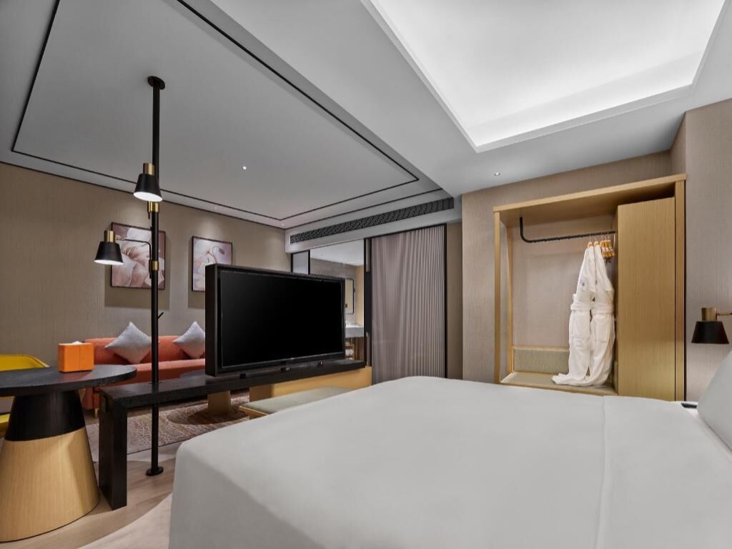 Premium bedding, down duvets, minibar, in-room safe