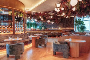 9 restaurants servant le déjeuner, le dîner, le souper et le brunch