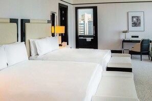 Seprai premium, busa memori, minibar, dan brankas
