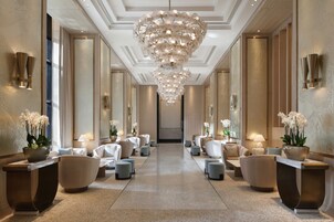 9 restaurants, breakfast, lunch, dinner served; Chinese cuisine 