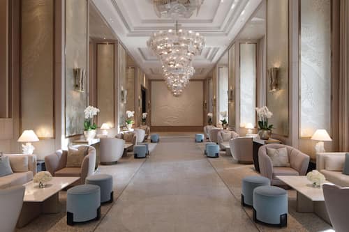 9 restaurantes; se sirven desayunos, comidas, cenas y brunch
