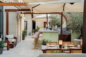 9 Restaurants; Frühstück, Mittagessen und Abendessen werden serviert
