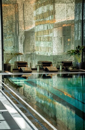 3 indoor pools, lifeguards on site - Waldorf Astoria Doha West Bay (Doha)