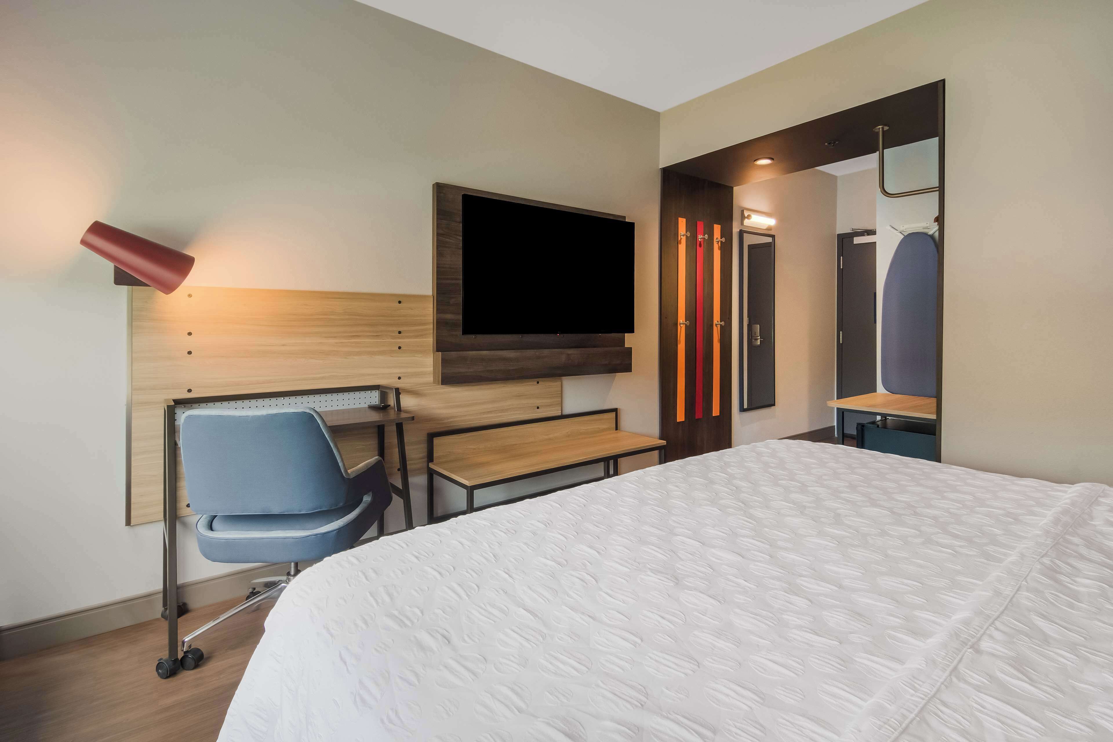 Pillowtop beds, desk, laptop workspace, blackout drapes