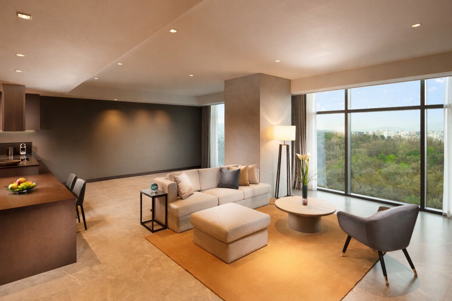 豪華套房, 多張床 (2 Bedrooms) | 起居區 | 55-吋平面電視、有線頻道、電視、付費電影