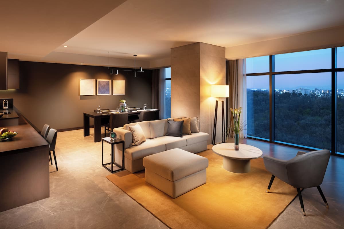 Premium Suite, 2 King Beds | Living area