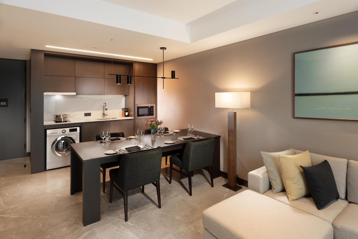 TV màn hình phẳng 55-inch có truyền hình cáp, TV