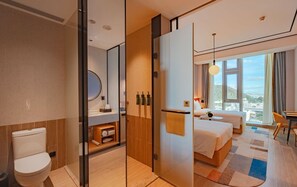 Premium bedding, down duvets, in-room safe, individually decorated - Hilton Garden Inn Shenzhen Airport (Shenzhen)