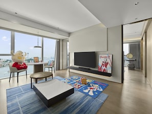 King Presidential Suite | Living area | 55-inch Smart TV with digital channels, toys, books - Hilton Zhuhai (Zhuhai)