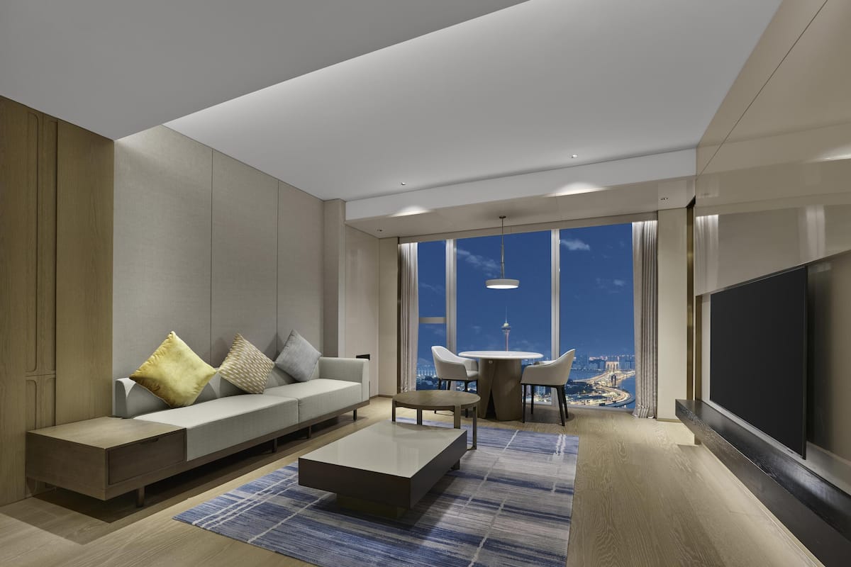 Smart TV 55 pulgadas con canales de televisión digitales, juguetes