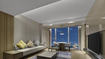 King Deluxe Suite | Living area | 55-inch Smart TV with digital channels, toys, books