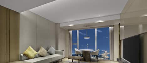 King Deluxe Suite | Living area