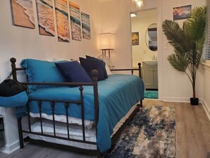 2 bedrooms, iron/ironing board, WiFi, bed sheets