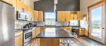 GORGE-ous Hidden Riverview Escape