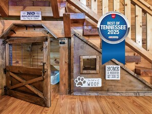 Interior - NEW Dog House, A+ Location, Hot Tub, Mini Golf, Views, Fire Pit, Arcade (Sevierville)
