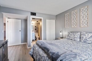 2 habitaciones, escritorio, tabla de planchar con plancha y wifi gratis 