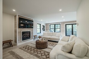 Smart-TV, Kamin, Videospiele