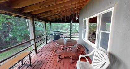 Lazy Cove Cottage (Waterfront on Moosehead Lake!)